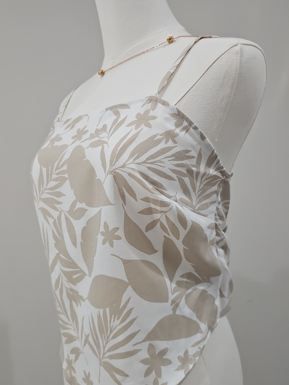 B-wear Tropical Palm Leaf Top Size M  Beige White Tie Back Smocked Bandana Hem
